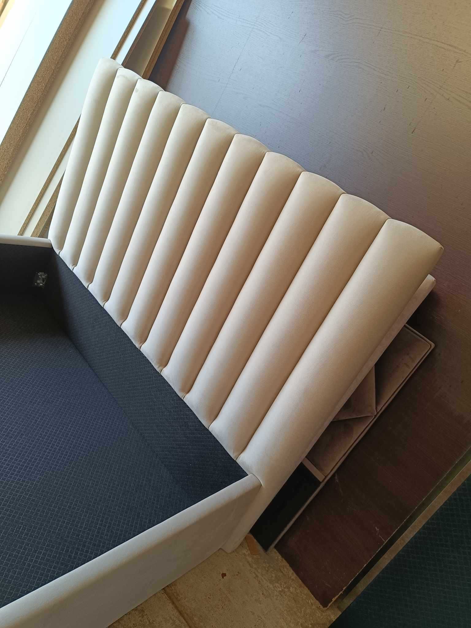 Sypialnia łoże łóżko tapicerowane nóżki pojemnik stelaż od producenta