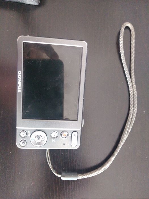 Câmara fotográfica OLYMPUS VG-120 14MP para peças/recuperar