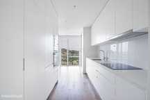 Apartamento T2 em Condomínio com Piscina e Garagem - Areeiro