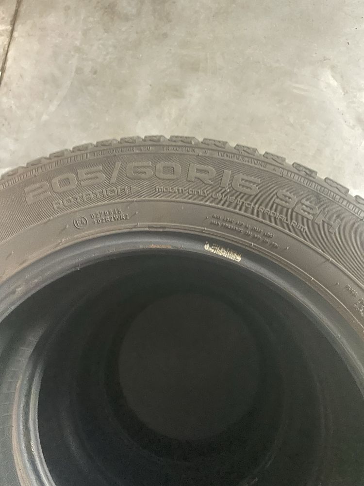 Komplet opon Nokian WR D4 205/60 r16 - świetny stan, duży bieżnik