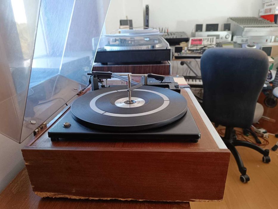 Giradiscos vintage, marca International, totalmente revisto