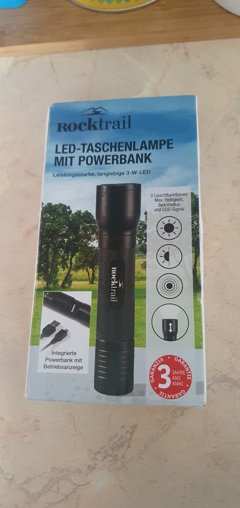 Latarka z powerbankiem