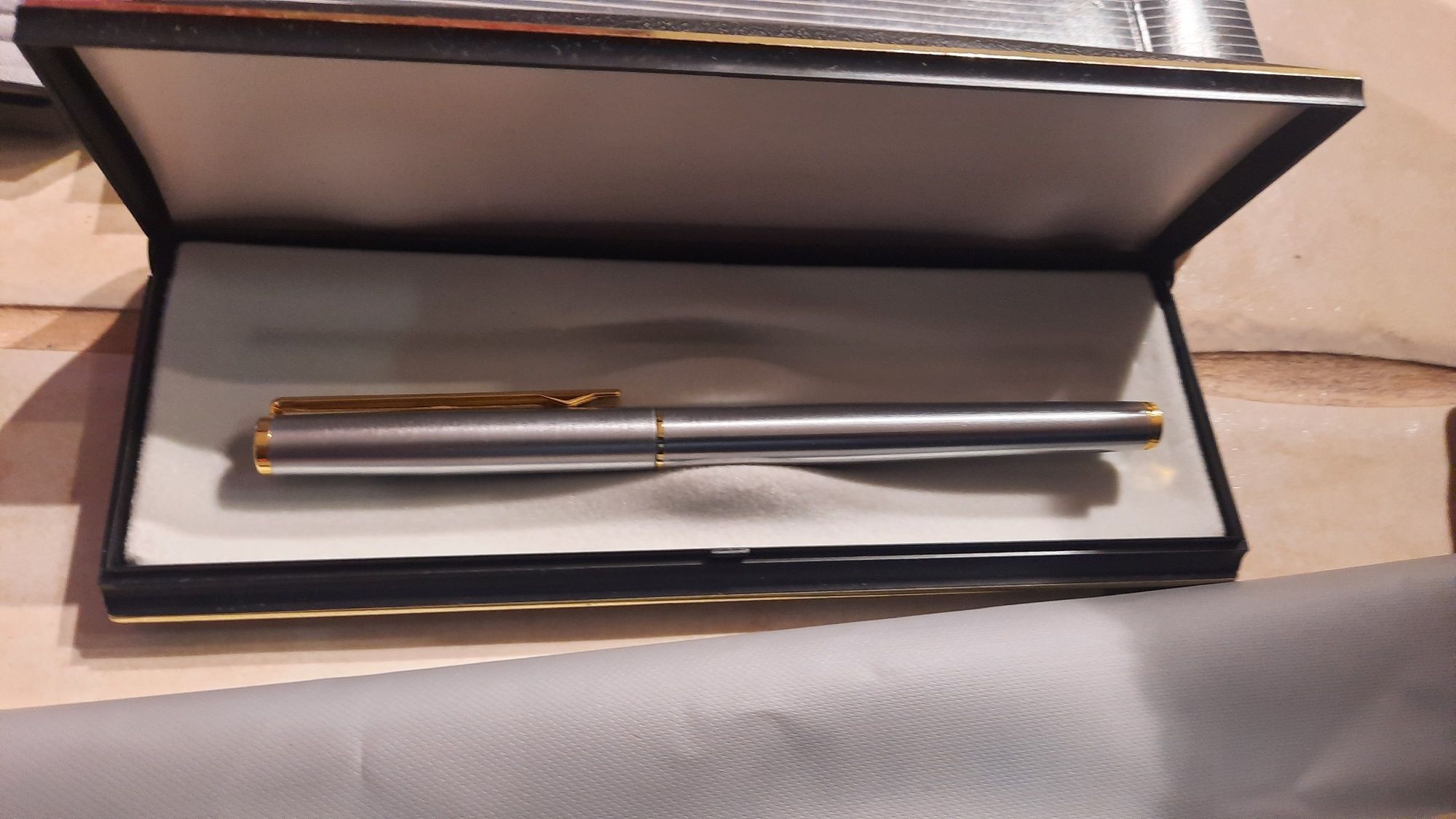 Pióra  długopisy portfel 12 kompletów
