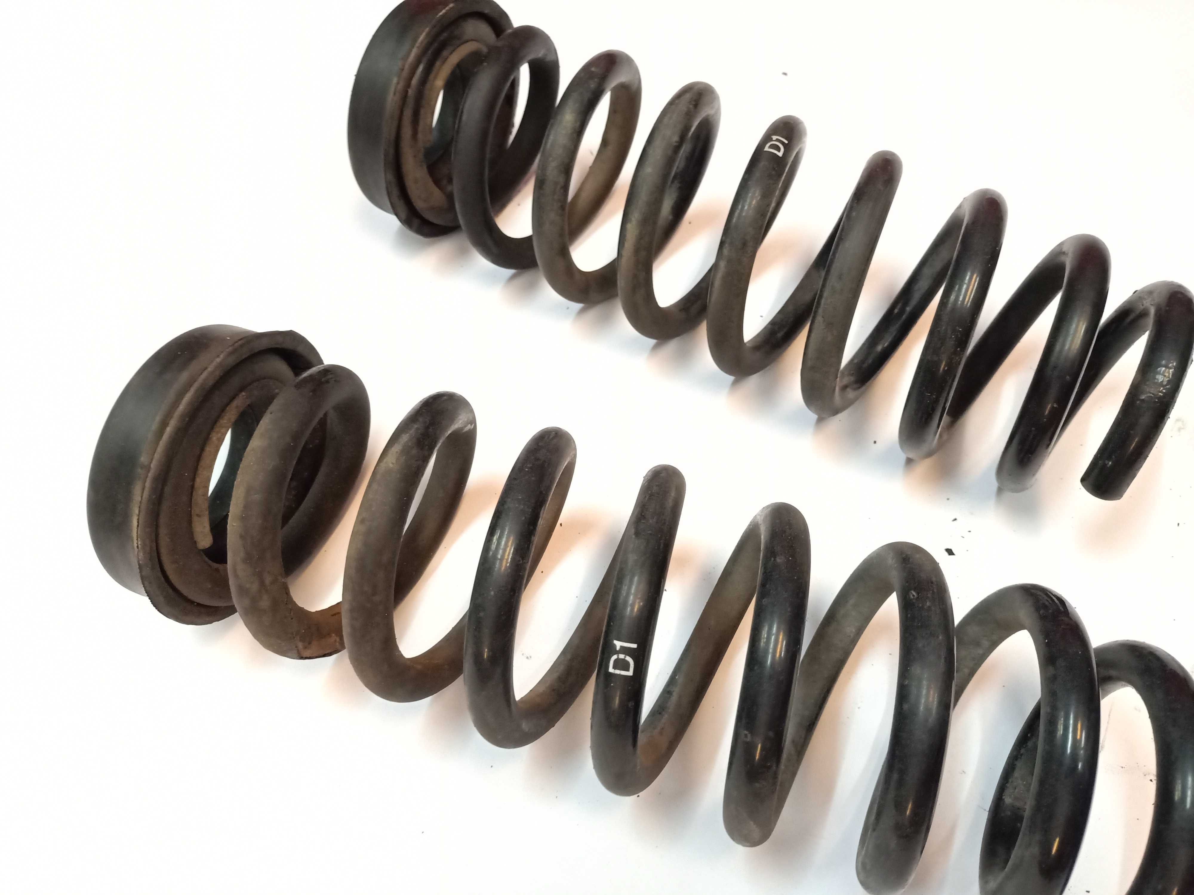 BMW E81 E87 E90 E91 Sprężyny zawieszenia tył Tylne D1 + guma Komplet