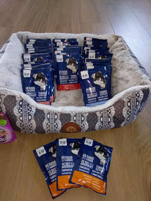 Sprzedam karmę i legowisko dla kotka juniora