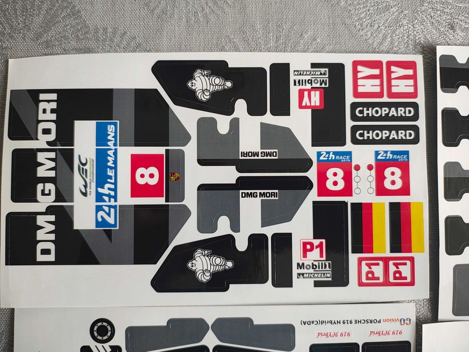 Cada C61016 Porsche 919 hybrid naklejki z oryginalnymi emblematami