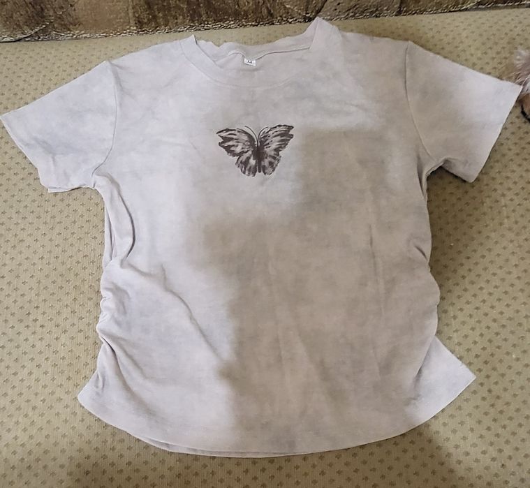 Жіноча футболка гарна