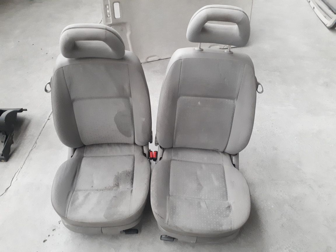 Peças vw lupo bancos , chapeleira , quartelas.
