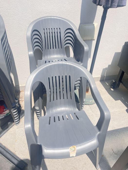 Cadeiras cinzentas exterior/ inteiror/ cozinha/ lazer