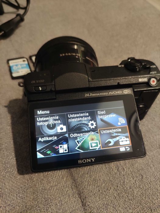 Sony a5100 + 16-50mm f3.5-5.6 oss + karta
