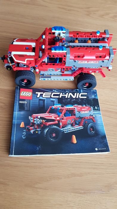 Lego TECHNIC 42075 dwa modele aut