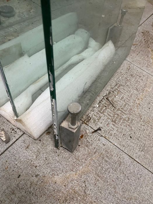 4 Porta vidro com resistência alto.