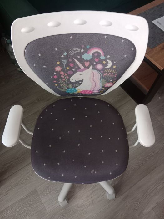 Krzesło dla dziewczynki. Obrotowe.