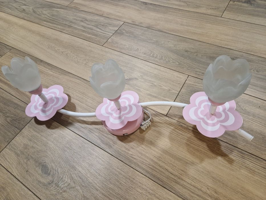Lampa sufitowa do pokoju dziewczynki