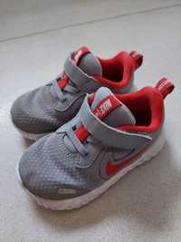 Nike revolution 23,5