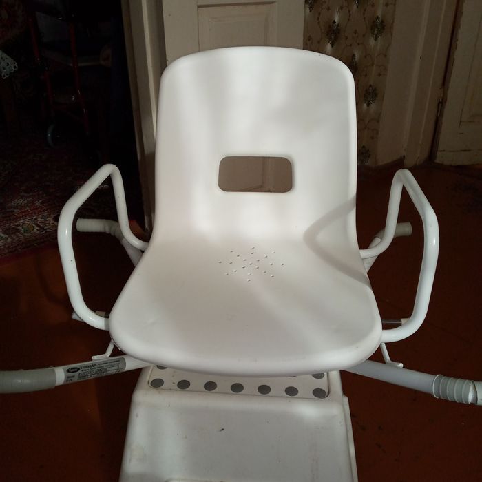 Сидіння для ванни зі спинкою