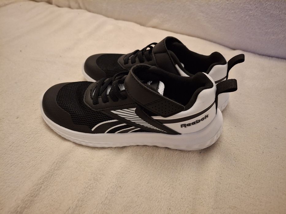 Reebok  Nowe lekkie pianka r.30
