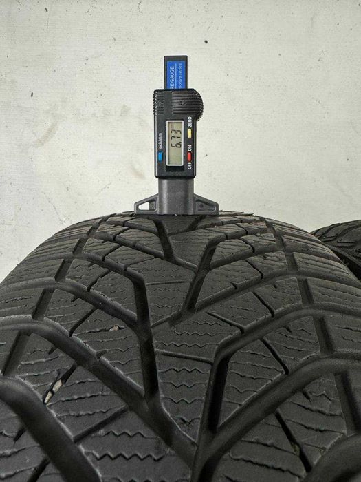215/55/17 R17 Yokohama BluEarth V905 98V 4шт Зимова шина б/в 6,5+мм