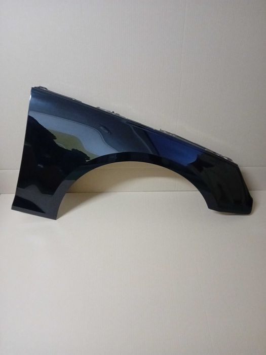 Audi A4 B9 8W 15-19r prawy błotnik czarny LY9B