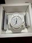 Omega Swatch SO33W700 – Snoopy i Perłowy Księżyc