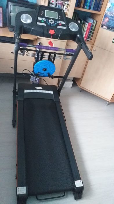 Sprzedam bieżnię elektryczną.