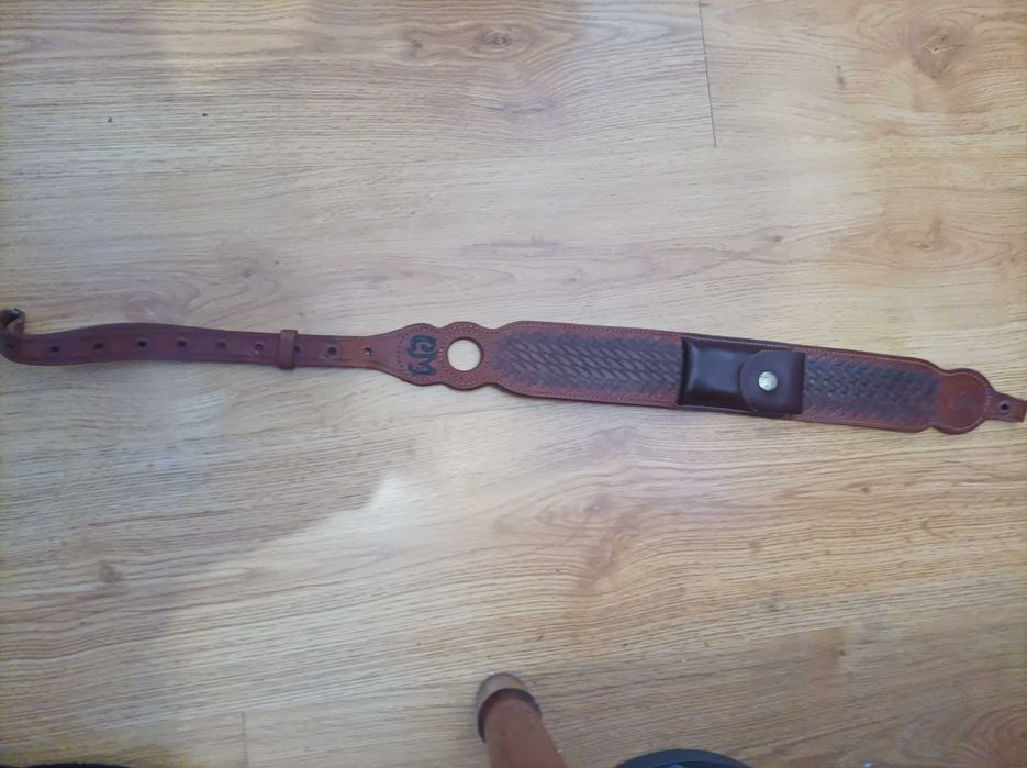 Bolsa para espingarda e bandoleira em couro