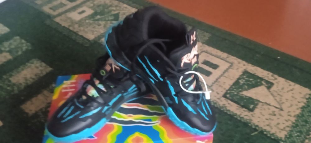 Продам баскетбольные кросовки