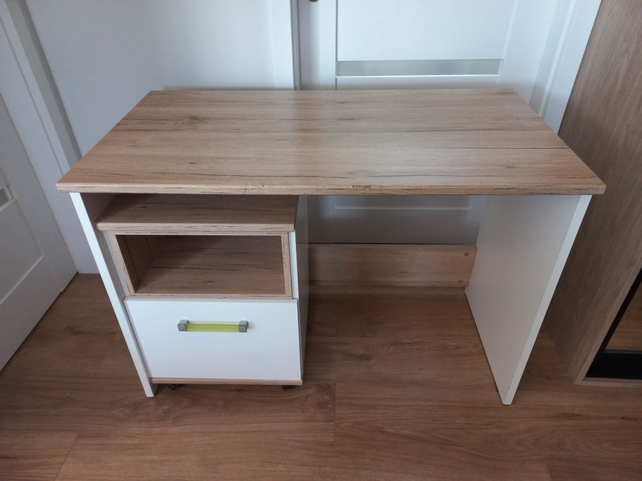 Sprzedam zestaw mebli: biurko, kontenerek i półka wisząca