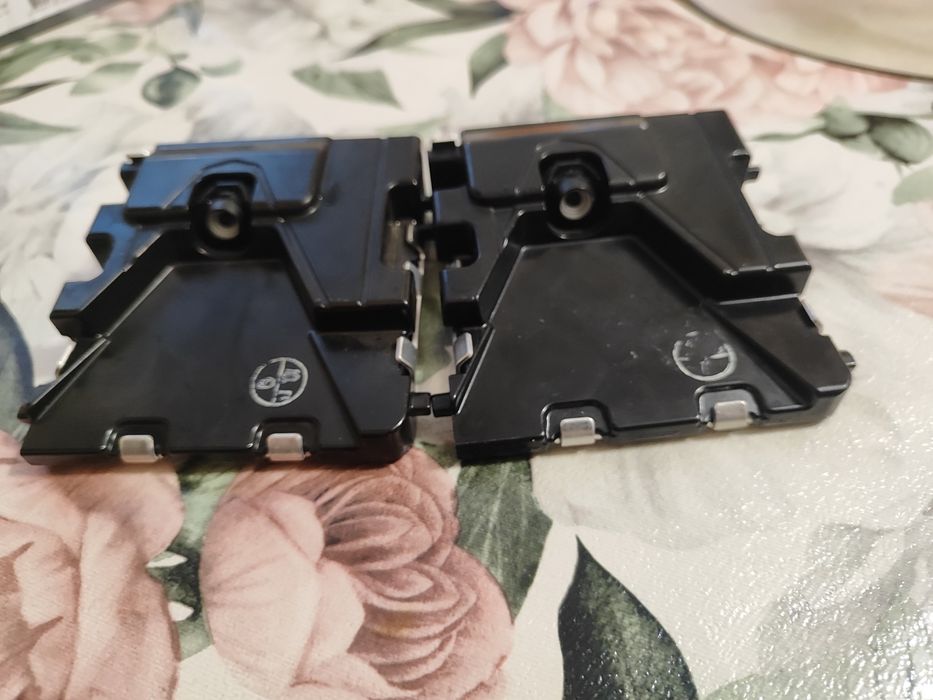 Камера стеження за смугою на лобове скло Toyota.