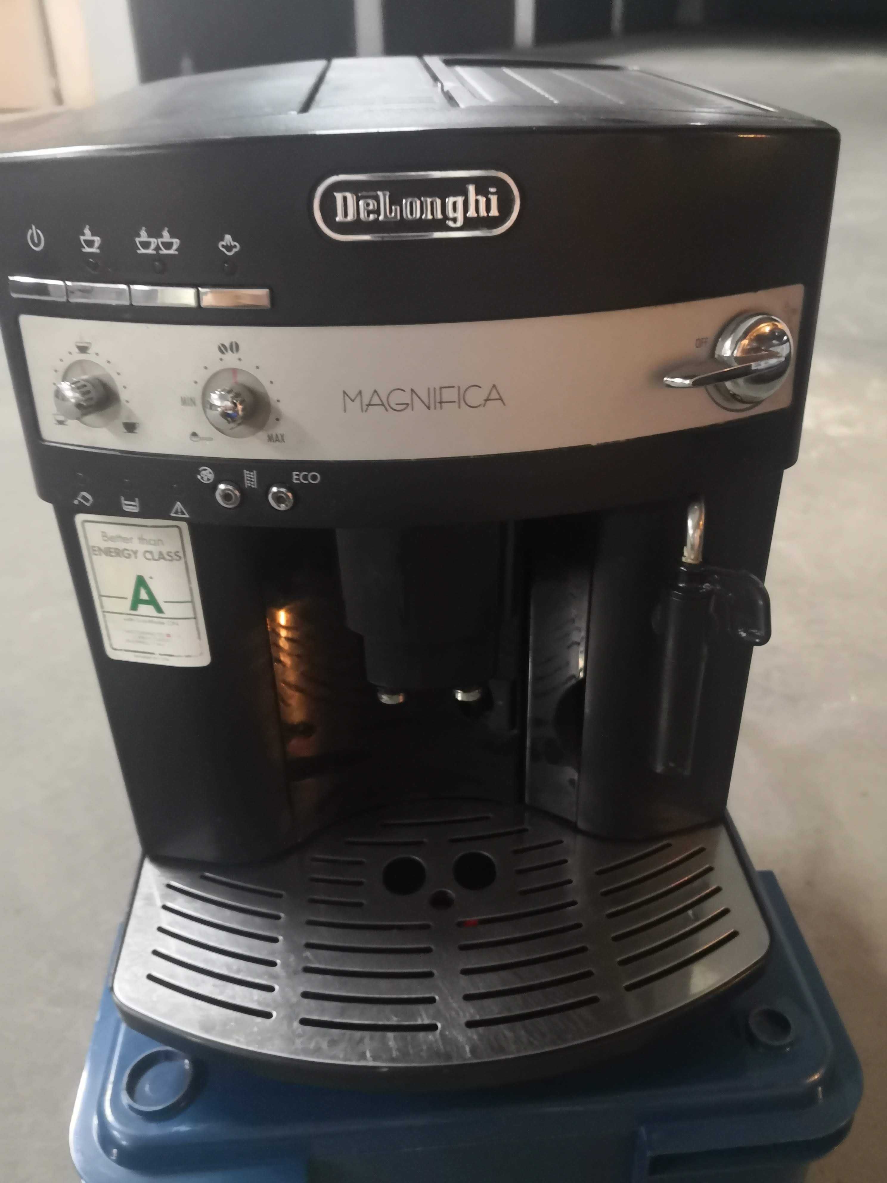 Ekspres ciśnieniowy DeLonghi Magnifica ESAM 3000B niesprawny