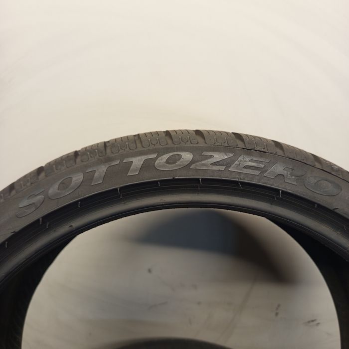 245/35R20 Pirelli Sottozero