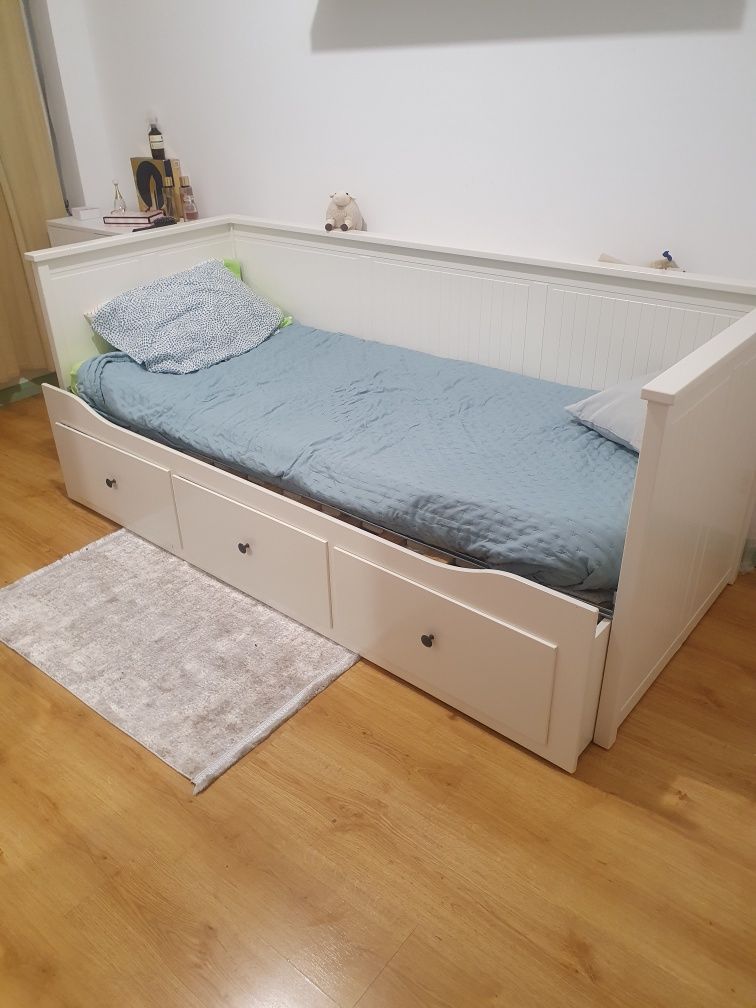 Cama ikea Hemes com 2 colchões