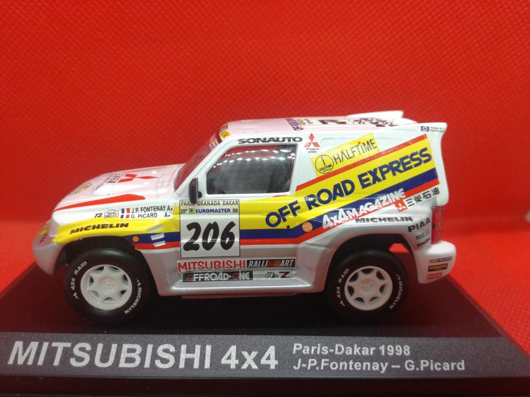 N. 56 Miniaturas 1/43 Rally Dakar 8 Modelos como novos