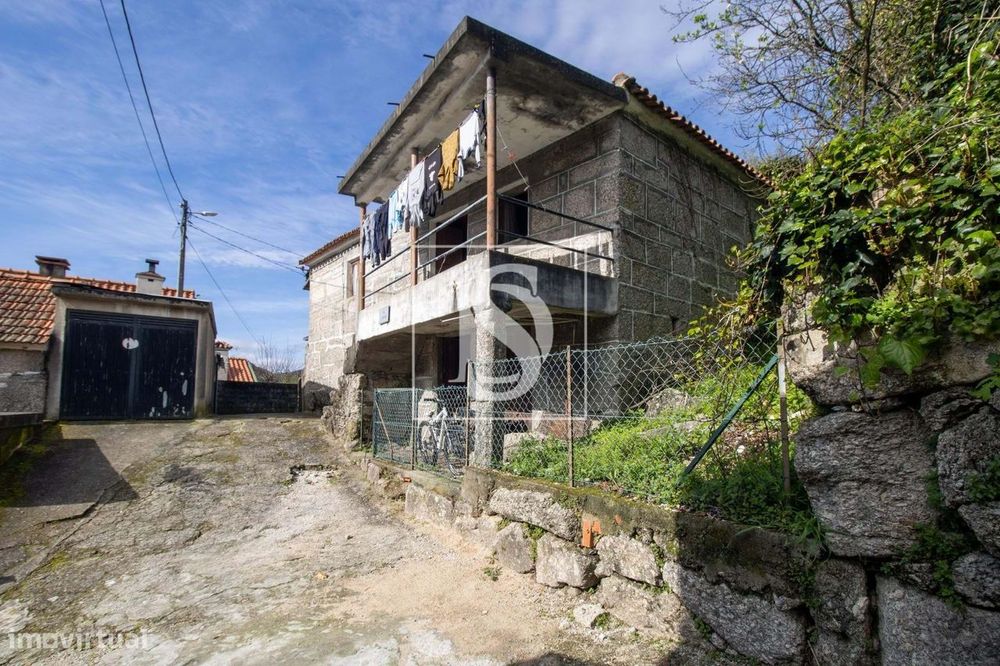 Moradia para Restaurar T2 em UDF de Aboadela, Sanche e Várzea