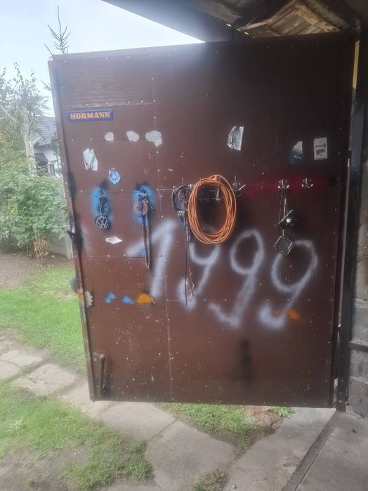 Brama stalowa garażowa dwuskrzydłowa