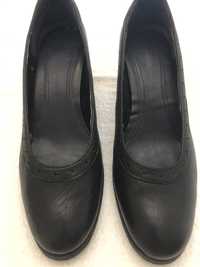 Sapatos pretos Aerosoles