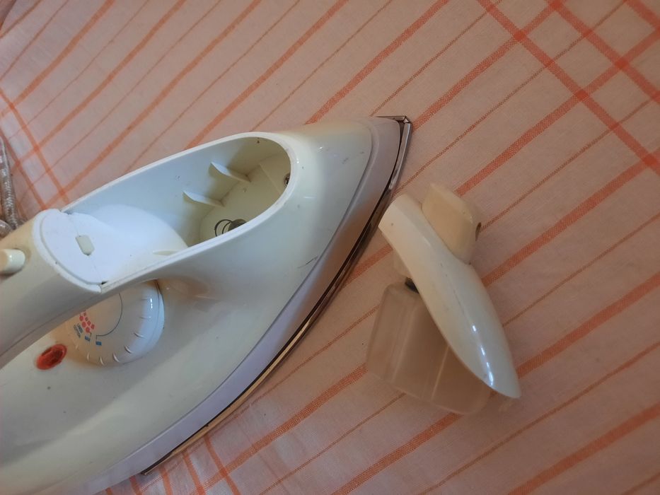 Утюг West белый утюг 1000Вт Вест