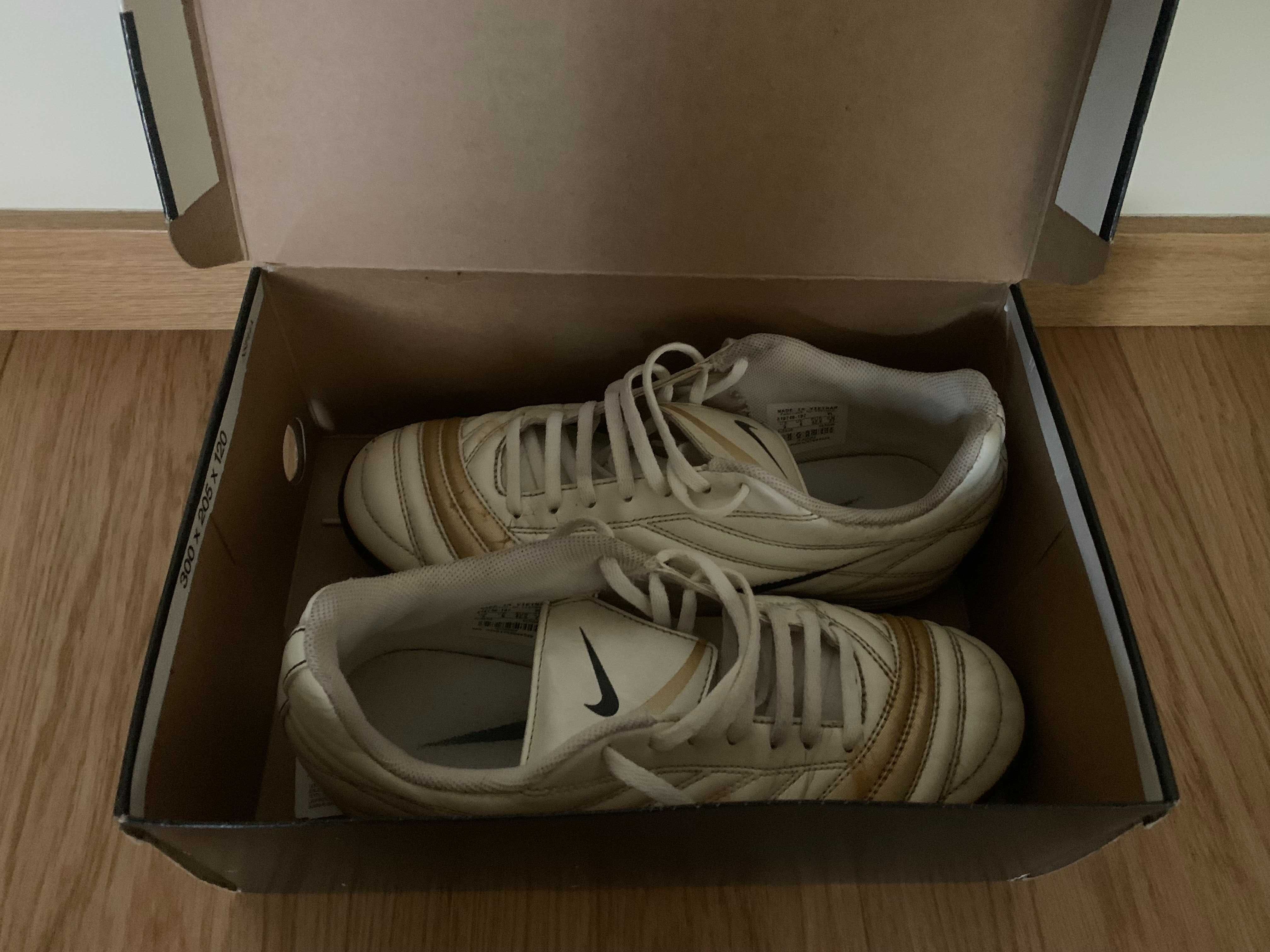 Chuteiras NIKE 42