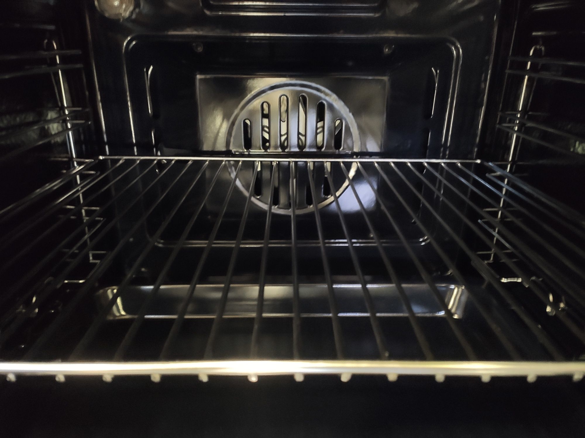 Духовой электрический шкаф LUXELL белая с чёрной вставкой Турция