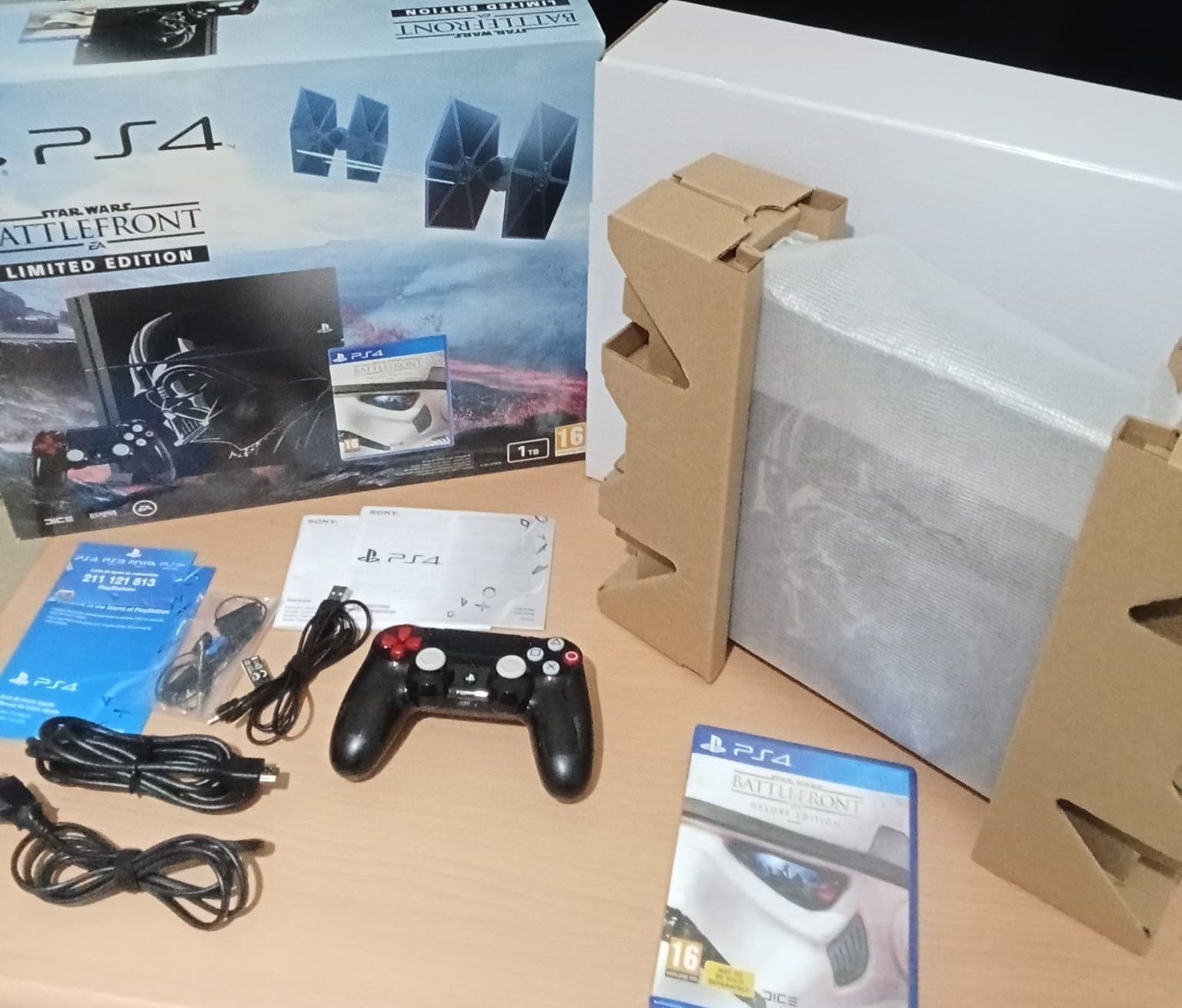 Playstation 4 Star Wars Battlefront Limited Edition 1TB/CIB