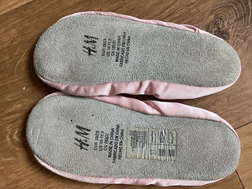 28/29_H&M_buty_kapcie Hello Kitty