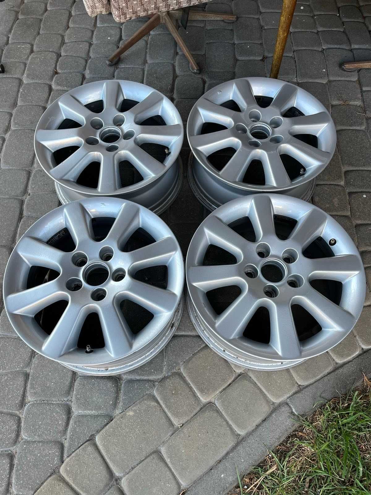 16" ET 45 oryginał TOYOTA + komplet nakrętek