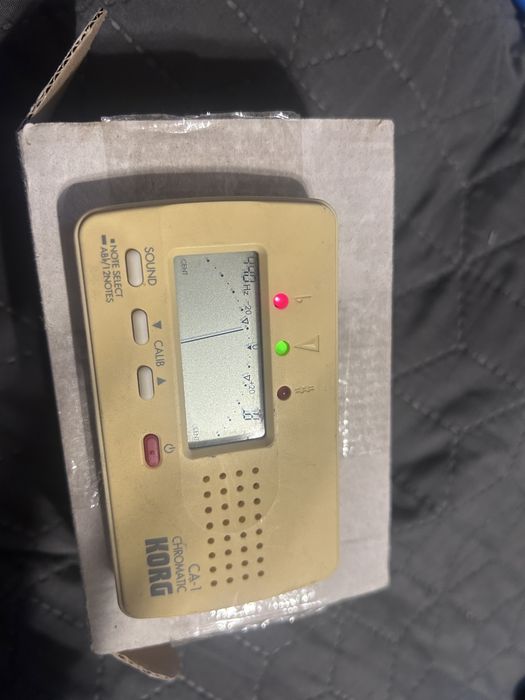 Продам гітарний тюнер Korg CA-1