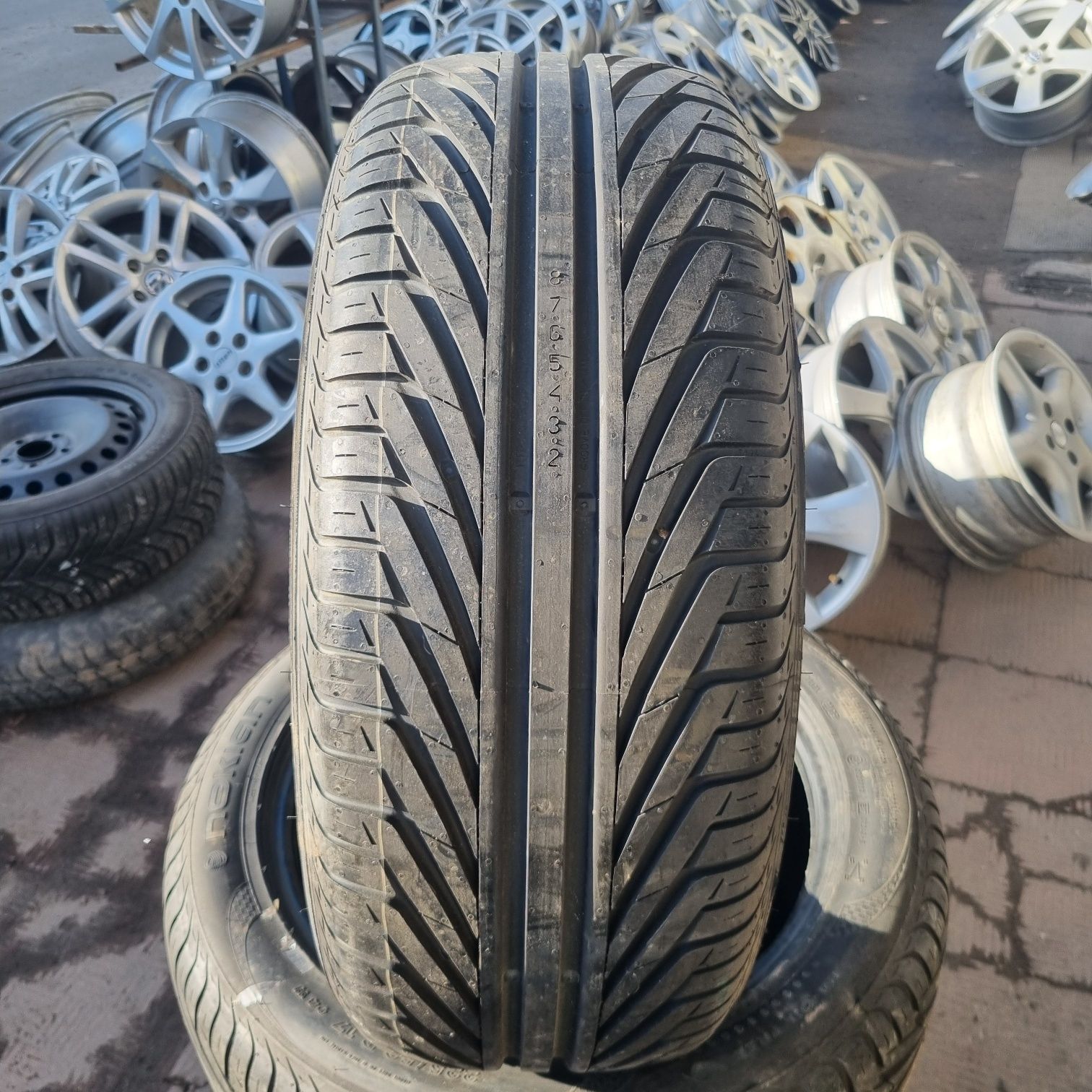 шины 225/50/17 nokian z run flat