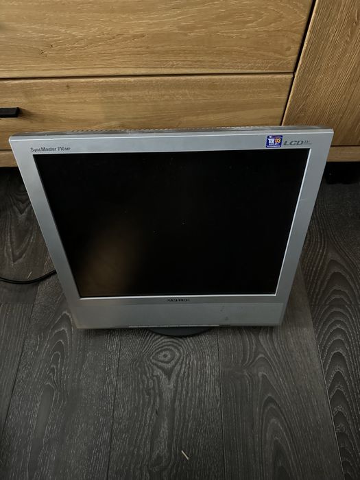 Monitor z TV Samsung SyncMaster 710MP + pilot