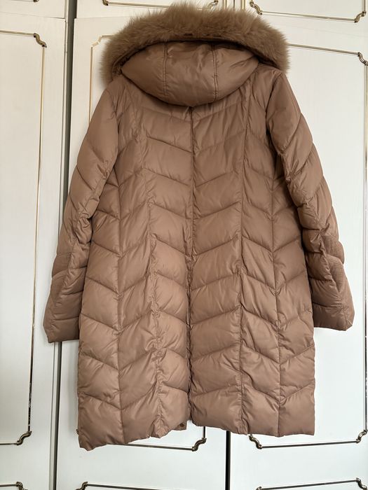 Зимова жіноча куртка.