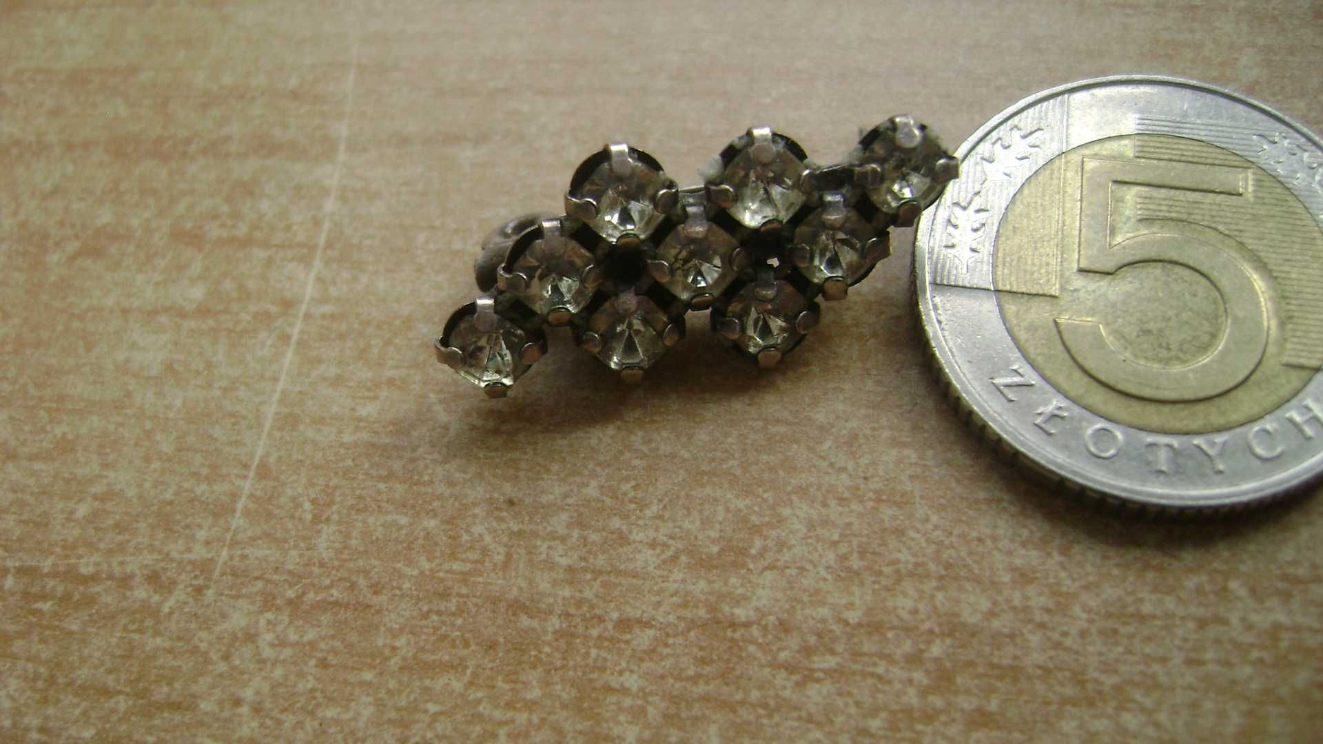 Starocie z PRL - Biżuteria = Broszka mała z cyrkoniami TANIO
