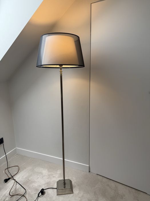 Lampa stojąca z abażurem