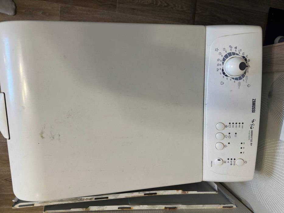 Продам пральну машину Zanussi ZWQ5103 на запчастини
