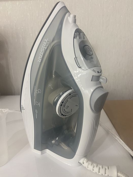 Утюг Праска GRUNHELM EI8817AG